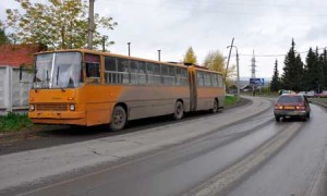 От автобусной остановки одновременно в одном направлении отъехали автобус и велосипедист скорость