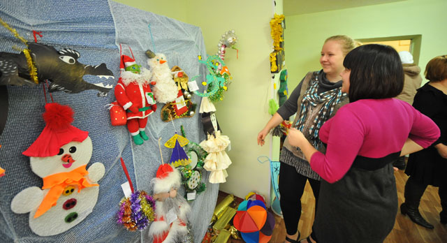 Более 1700 школьников изготовили новогодние игрушки для главной городской елки