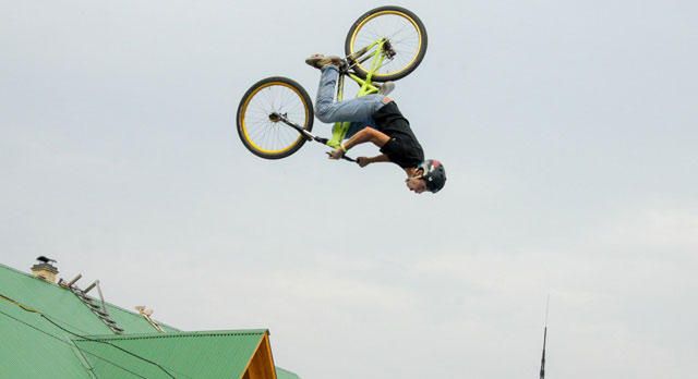 WHEELIE  BMX CRUISER         - YouTube