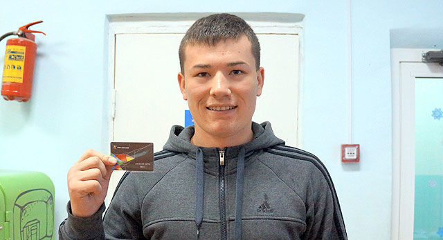 В качестве приза Бехзоду Дусматову досталась карта на 3000 руб. в РЦ «Кин-Дза-Дза».