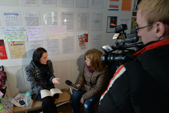 На пикет Светланы Ромканчук приехали репортеры областных телеканалов 
