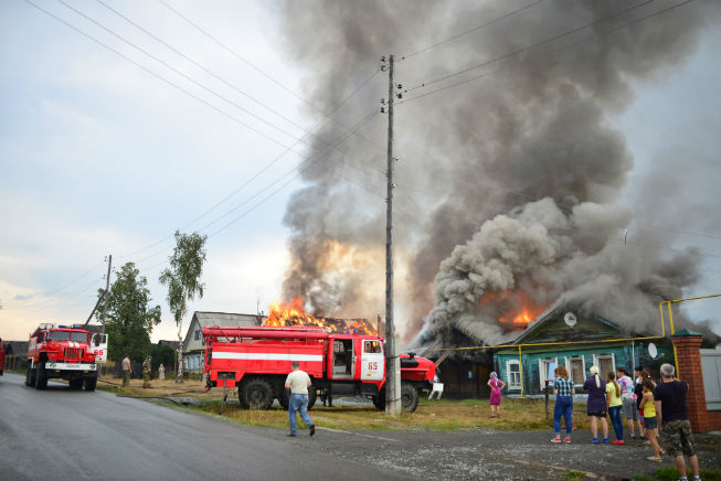 Погода в ревде на 10 дней. Ревда пожар на Пугачева. Пожар в Ревде сегодня. Пожары в Ревде на улице Пугачева. Пожар в Ревде на погучева.