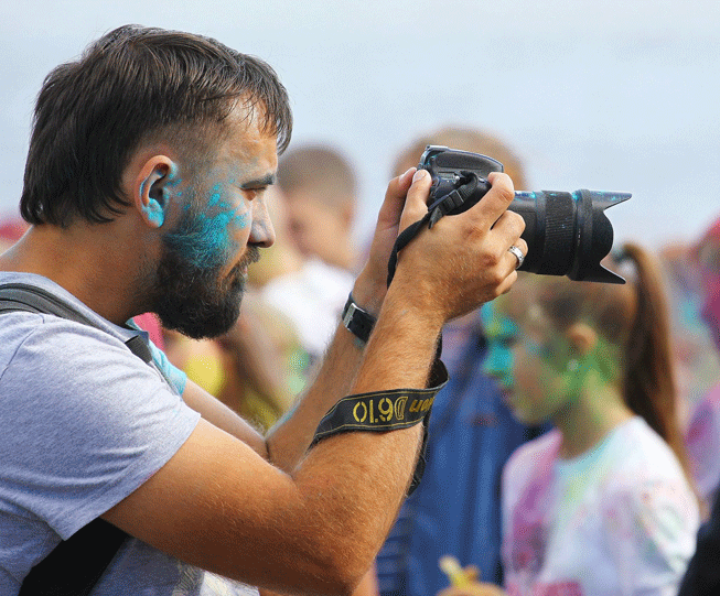 На фестивале красок в августе. Фото// Олег Лавров, Ревда