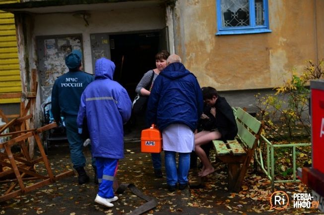 Мы остались в квартире одни ты должна помочь мне