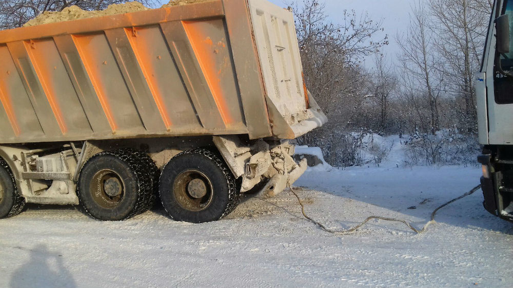 Машина попала под фуру