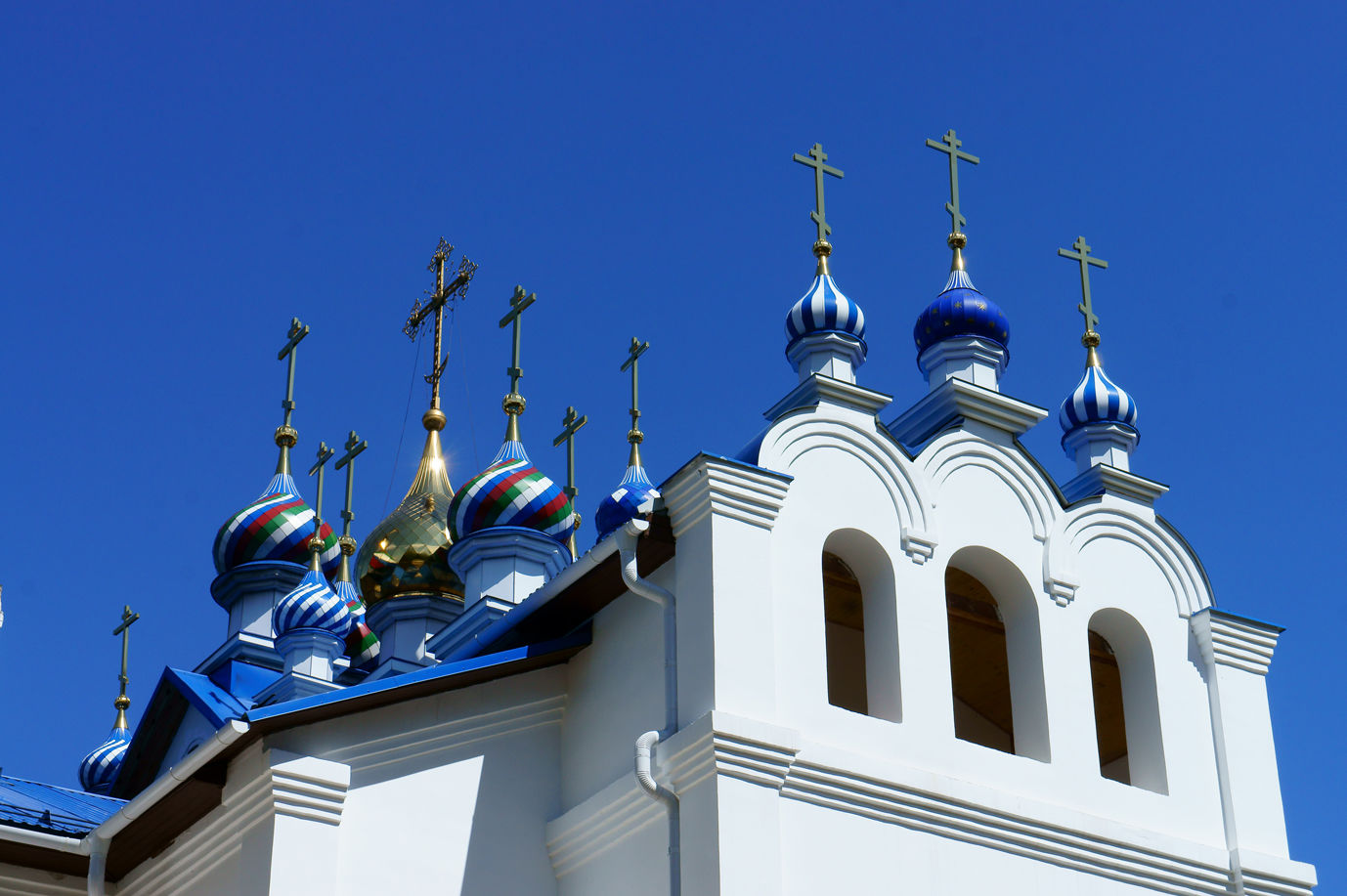 Среднеуральском женском монастыре. Монастырь в честь иконы Пресвятой Богородицы «Спорительница хлебов». Среднеуральский женский монастырь. Казанский храм монастырь Среднеуральск. Храмы Среднеуральского женского монастыря.