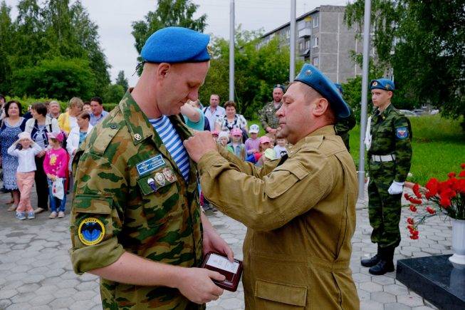 Какой праздник бравый солдат швейк встречал в первые дни службы в армии