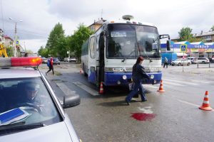 От автобусной остановки одновременно в одном направлении отошли автобус и пешеход скорость автобуса