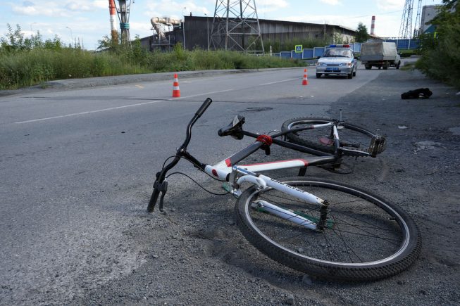 От автобусной остановки одновременно в одном направлении отъехали автобус и велосипедист скорость