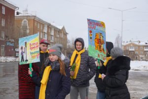 Госавтоинспектры поздравили женщин-водителей Ревды с праздником — Ревда