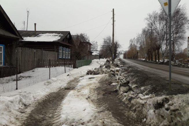 Вольво в кювете