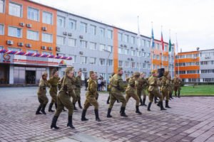 В Ревде День Победы начали праздновать на СУМЗе С каши, военных песен