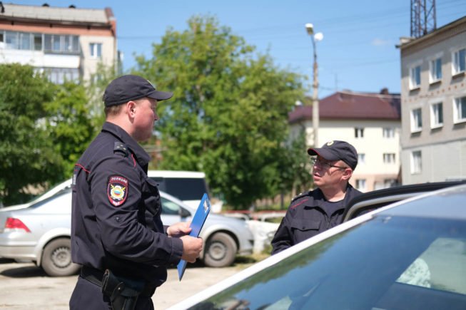 Разбивание с полицейскими машинами