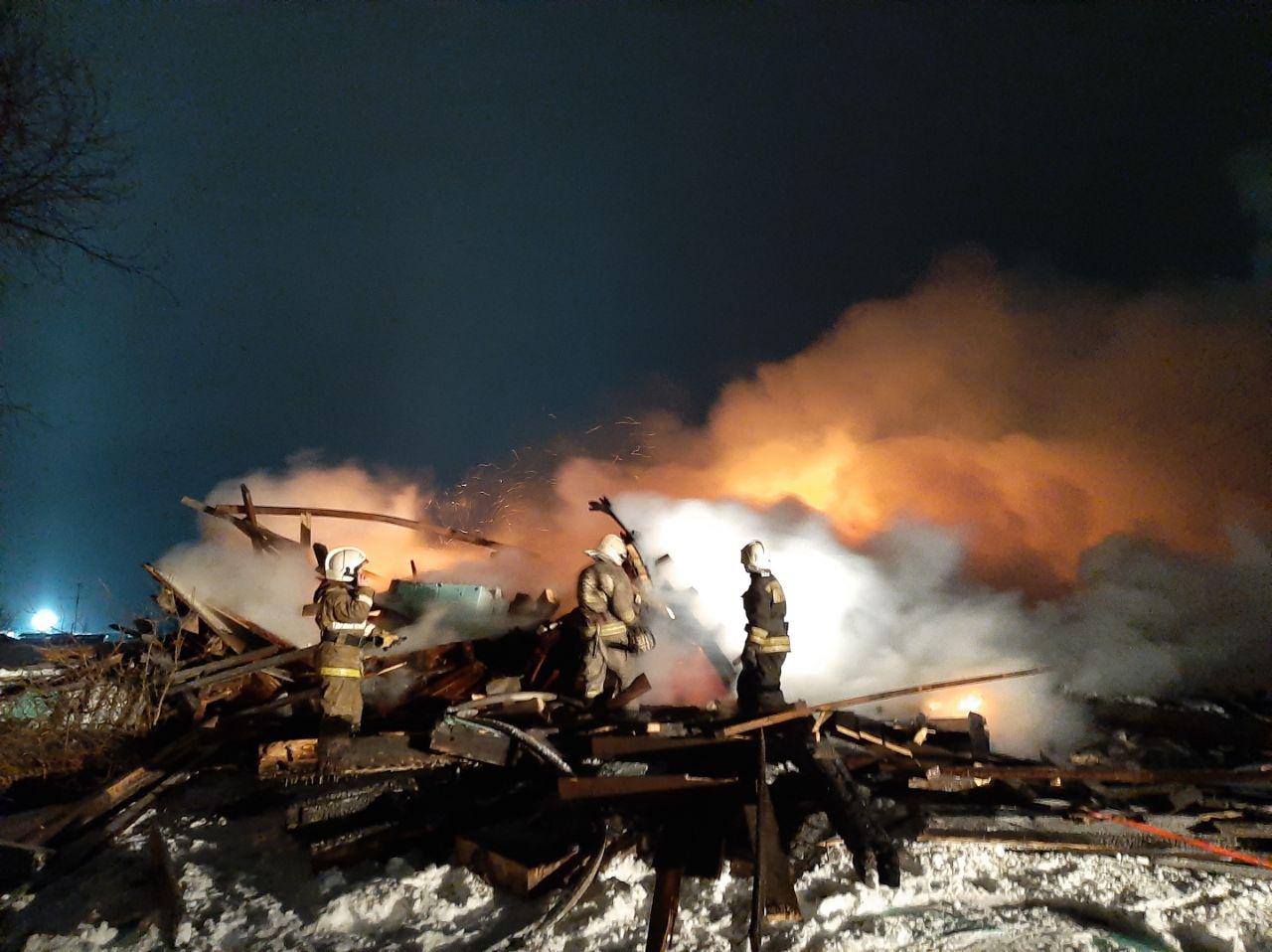 В Совхозе горел барак, который должны были снести — Ревда-инфо.ру