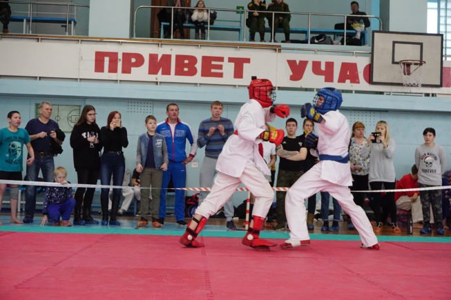 Во время спортивных состязаний спортсмен стреляет из лука выберите правильное утверждение см рисунок