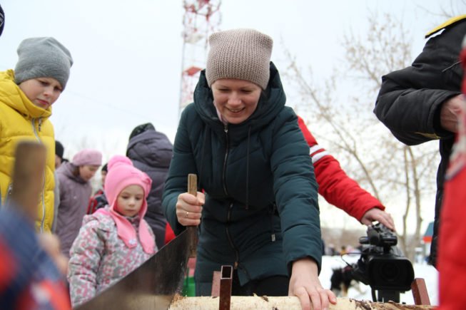 В Еланском парке встретили Масленицу. Но главное гулянье в Ревде завтра ...