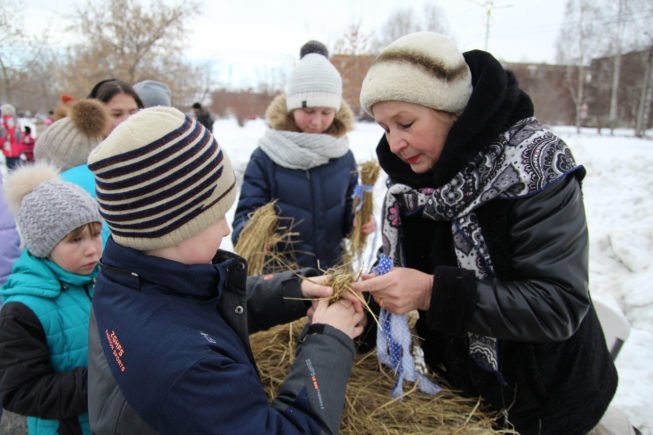В Еланском парке встретили Масленицу. Но главное гулянье в Ревде завтра ...