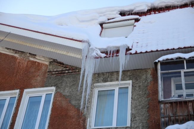 Кто должен чистить крыши от снега (и почему этого не делает). Большая ...