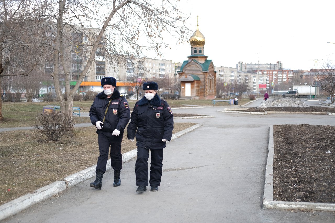 Сама полиция. Полицейские Ревды. Полиция Ревда. Ревда полиция полиция. Памятник полиции в Ревде.