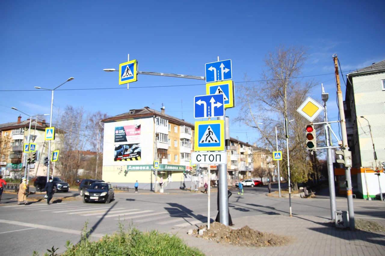 В Ревде меняют светофоры на перекрестках Мира — Цветников и Спортивной ...