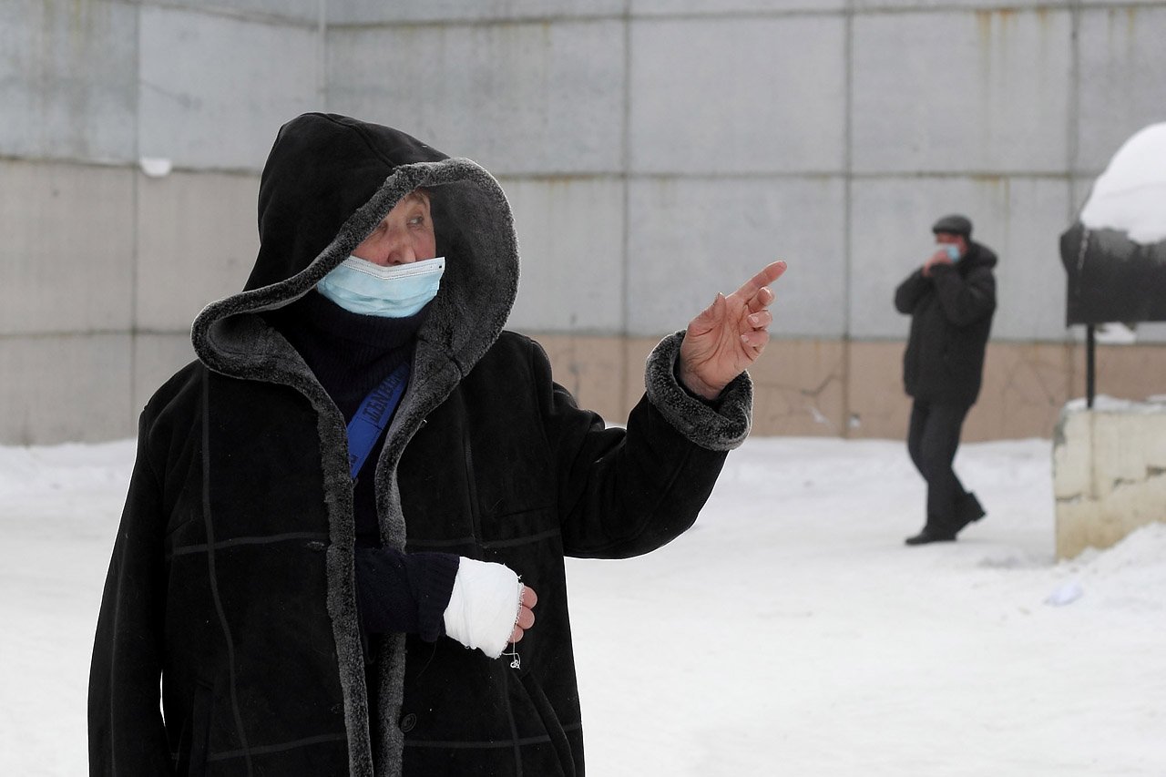 Пожилая ревдинка сломала руку, поскользнувшись во дворе. Она ищет очевидцев  — Ревда-инфо.ру