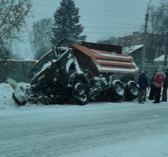 Замело. В области за пятницу в авариях из-за снега на дороге пострадали 11 человек