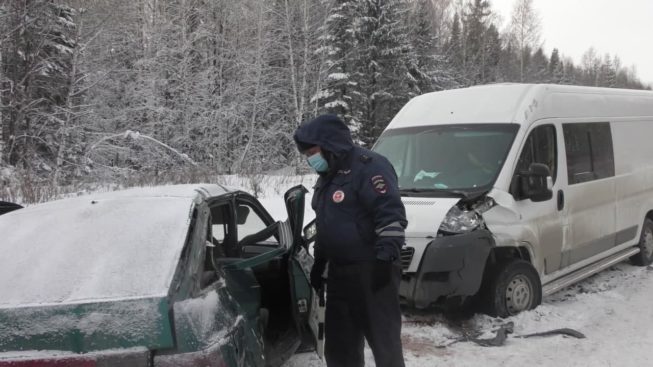 Двигаясь по левой стороне водитель намерен перестроиться на правую на каком из рисунков показан