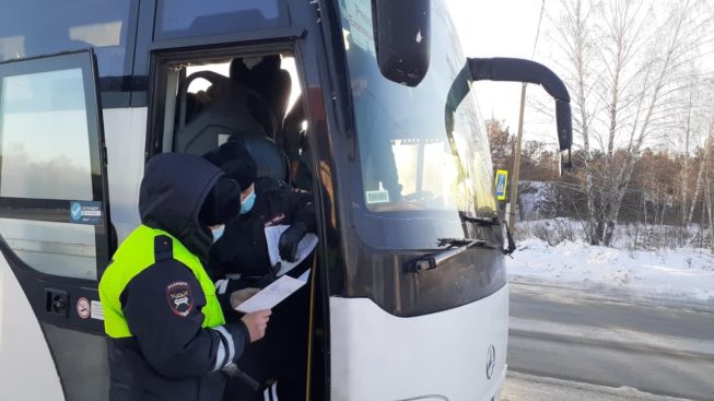 От автобусной остановки одновременно в одном направлении отошли автобус и пешеход скорость автобуса