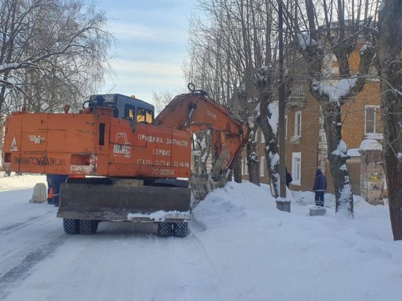 На машине к водоему