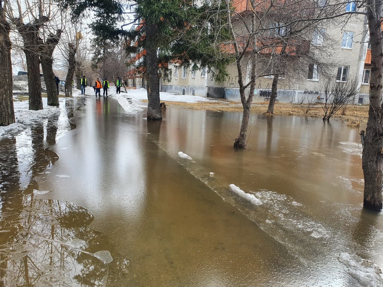 В какую погоду лужи. Ревда экология. Урфа Ревда. Ревда осадки. Царь лужа.