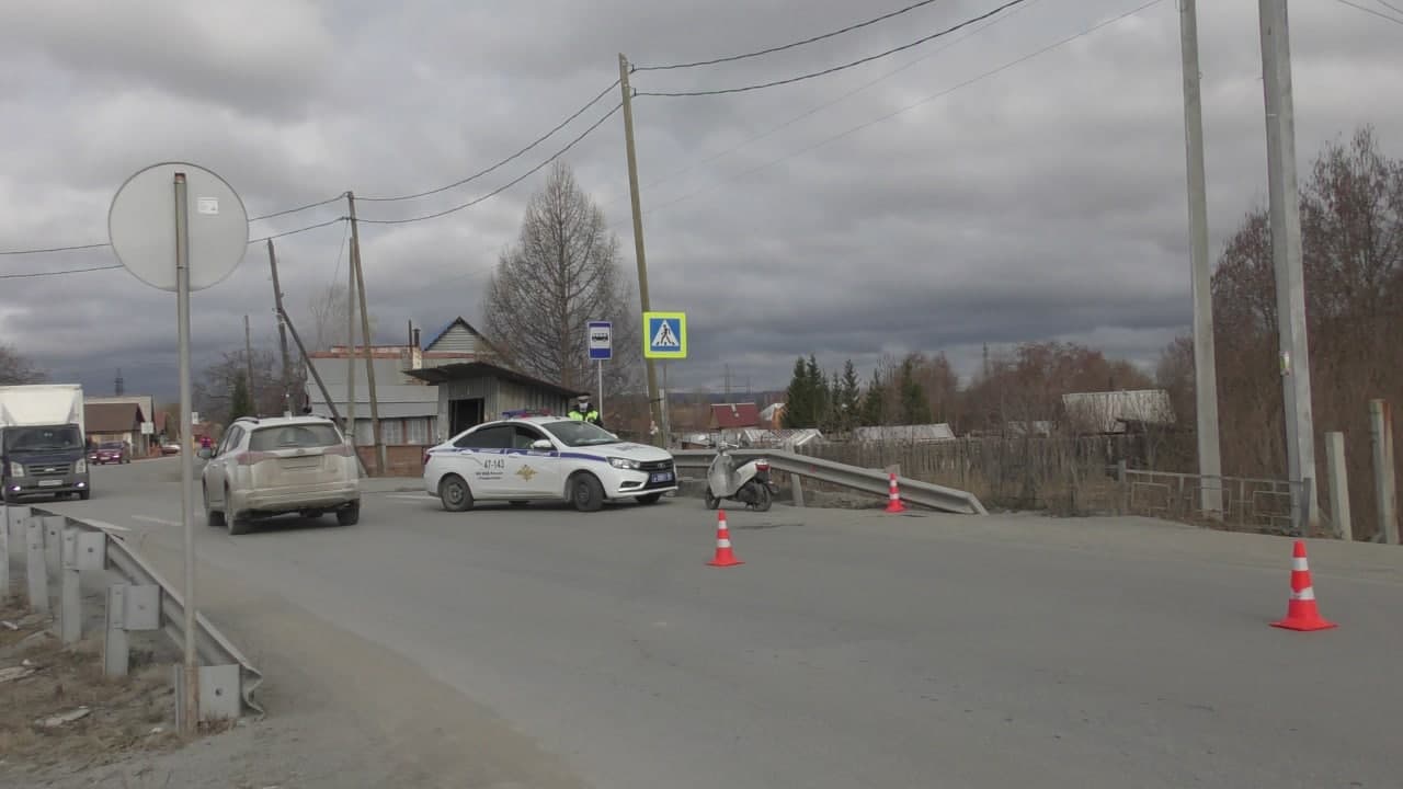 В Ревде мопед врезался в ограждение. Водитель был пьян — Ревда-инфо.ру