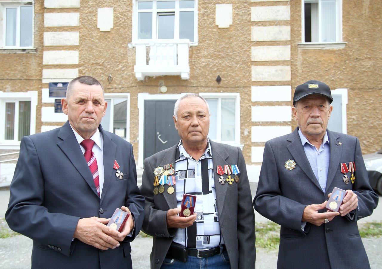 Ревдинским ликвидаторам аварии на Чернобыльской АЭС вручили памятные медали