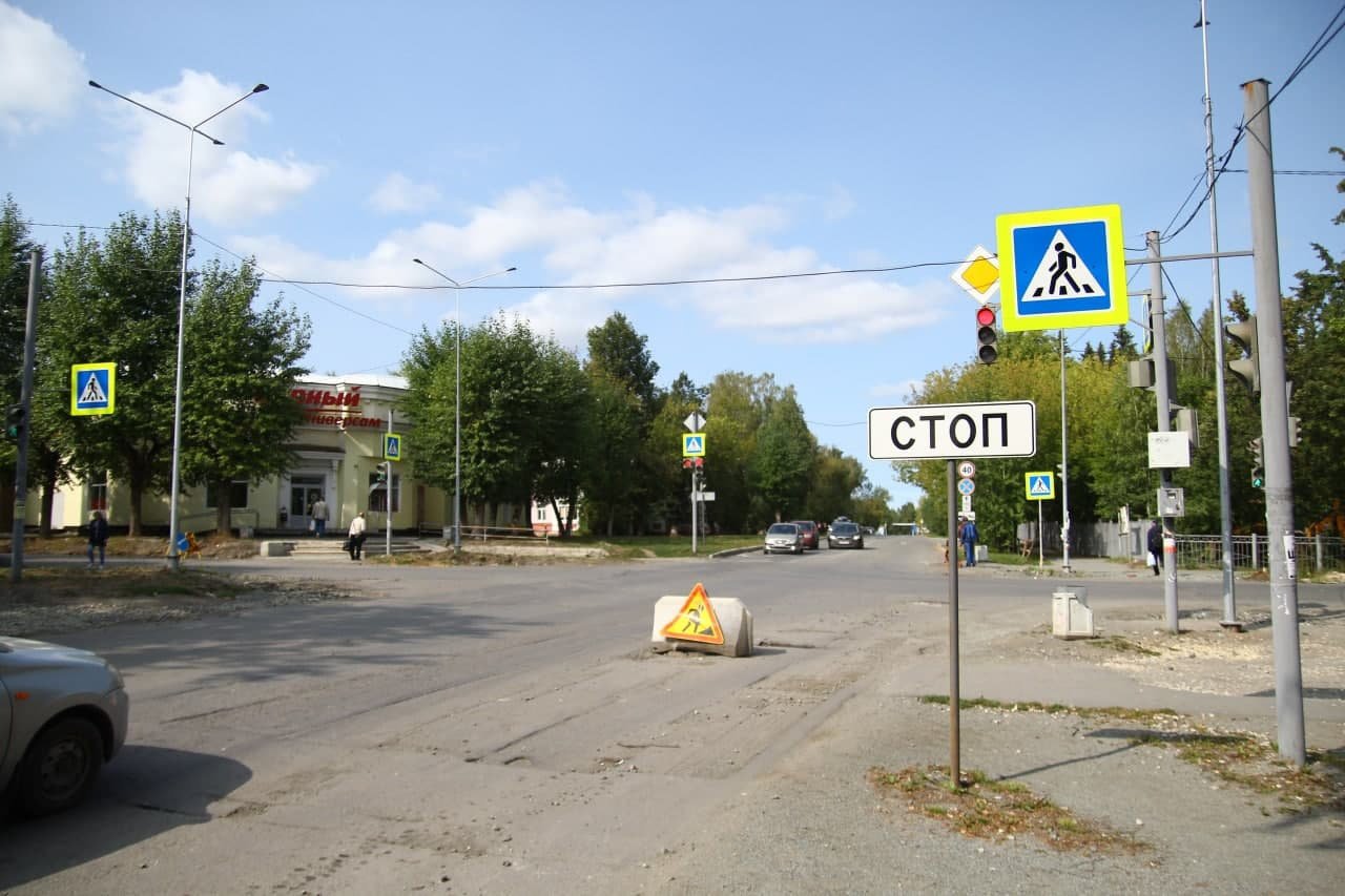 Какое место на улице опаснее перекресток или остановка автобуса