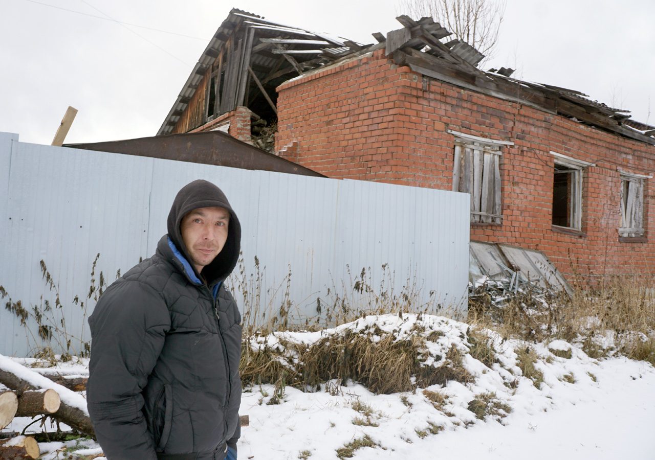 Пришел домой — а стены нет. В Мариинске в разрушающемся доме продолжают  жить люди — Ревда-инфо.ру