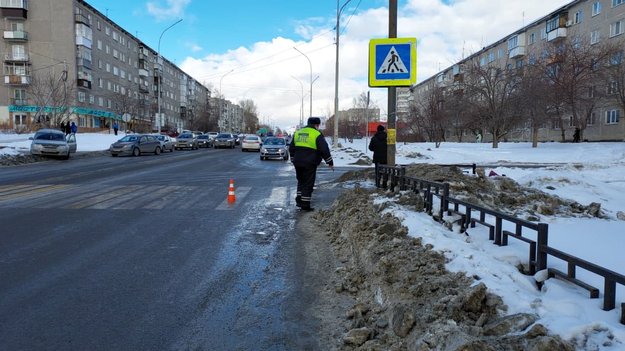 На П.Зыкина,15 машина сбила девушку на пешеходном переходе — Ревда-инфо.ру