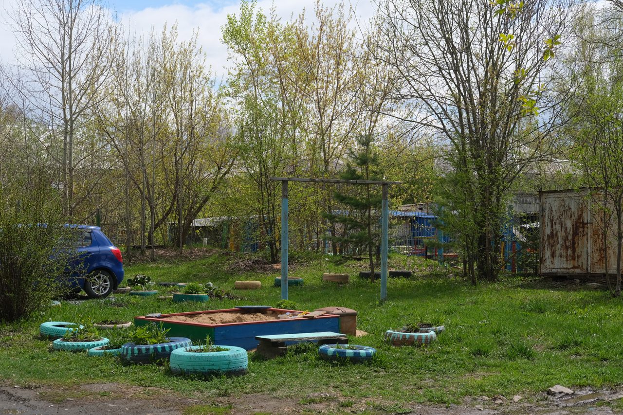 УГХ снесет детские площадки в десятке дворов в Ревде. Они без документов, а  значит, опасны — Ревда-инфо.ру