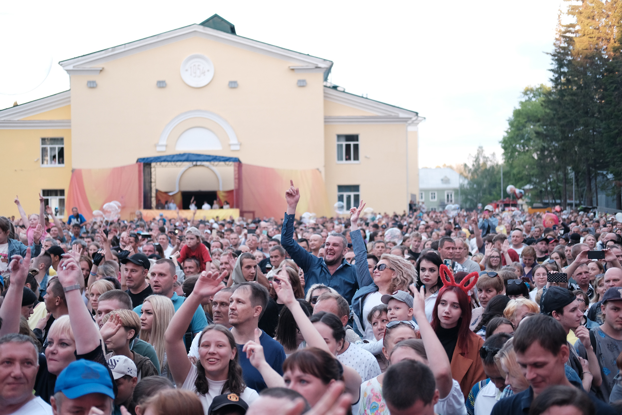 День металлурга ревда. Иванушки в Ревде. Ресторан Металлург Ревда. Инфо фото.