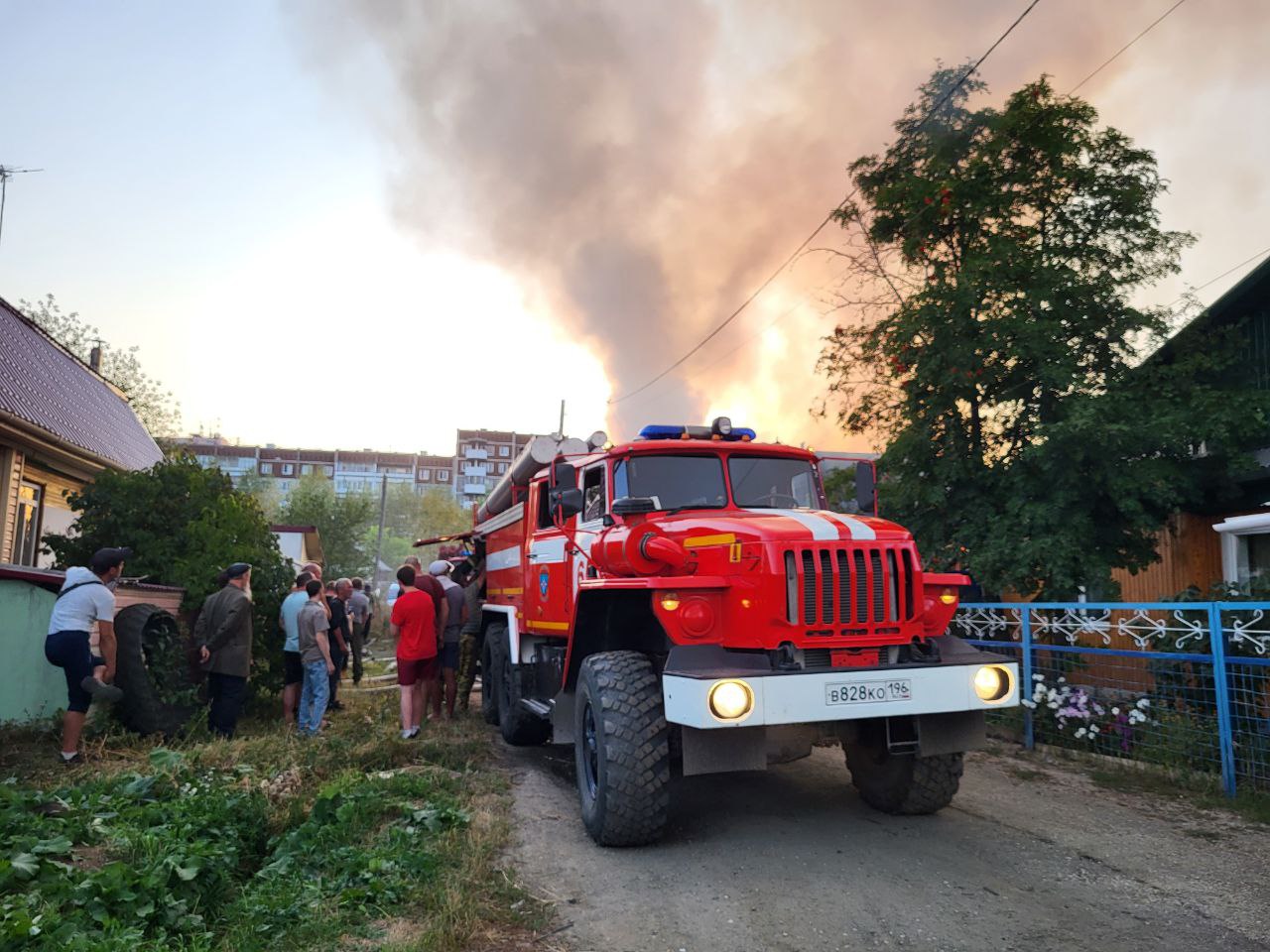 В Ревде сгорел дом. Пятый за две недели | 25.08.2022 | Ревда - БезФормата