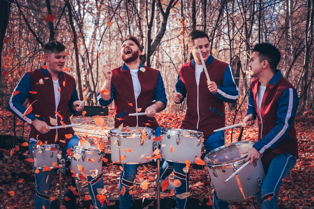 оркестр барабанщиков. чувство ритма екатеринбург шоу барабанщиков. барабанщица thekays. барабанщики екатеринбург. барабанное шоу "drummatica".