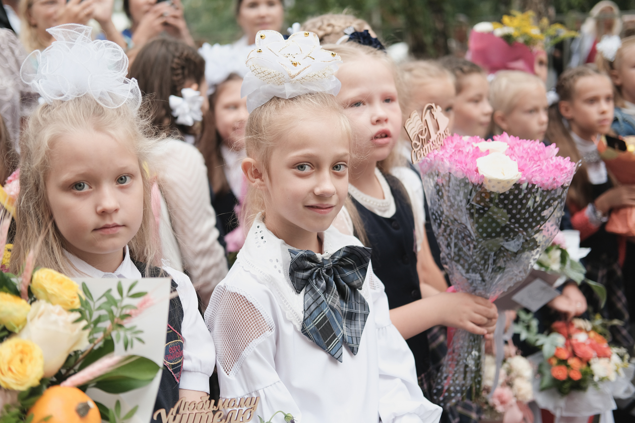 Привет, школа! Как ученики Еврогимназии и второй школы Ревды встретили 1  сентября — Ревда-инфо.ру