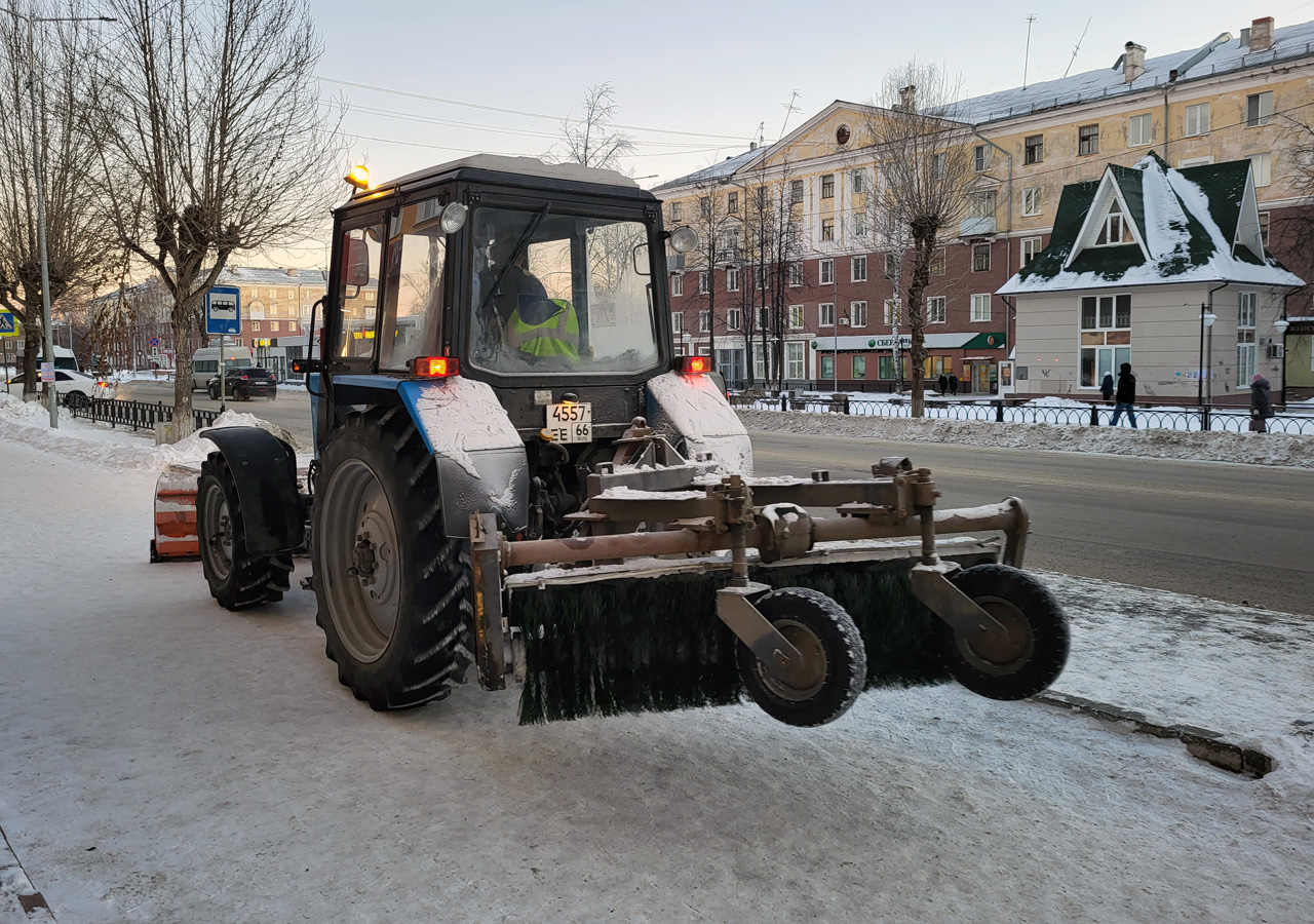 Мэрия в Ревде считает, что город от снега убирают хорошо. Замечаний нет  🤷‍♂️ — Ревда-инфо.ру