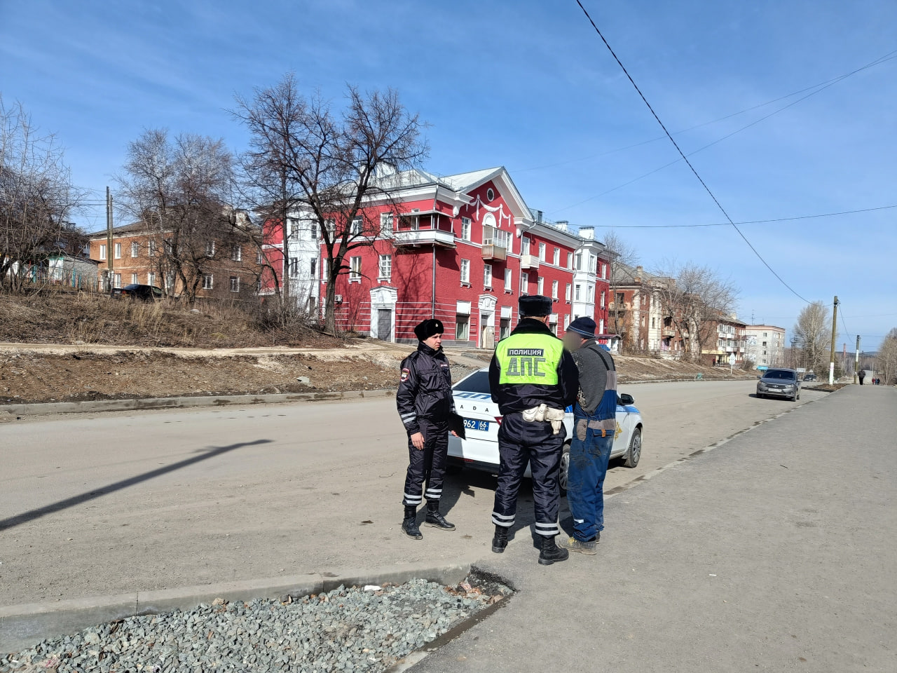 В Дегтярске пьяный водитель пытался дать взятку сотруднику ГИБДД. Ему  грозит уголовное дело — Ревда-инфо.ру