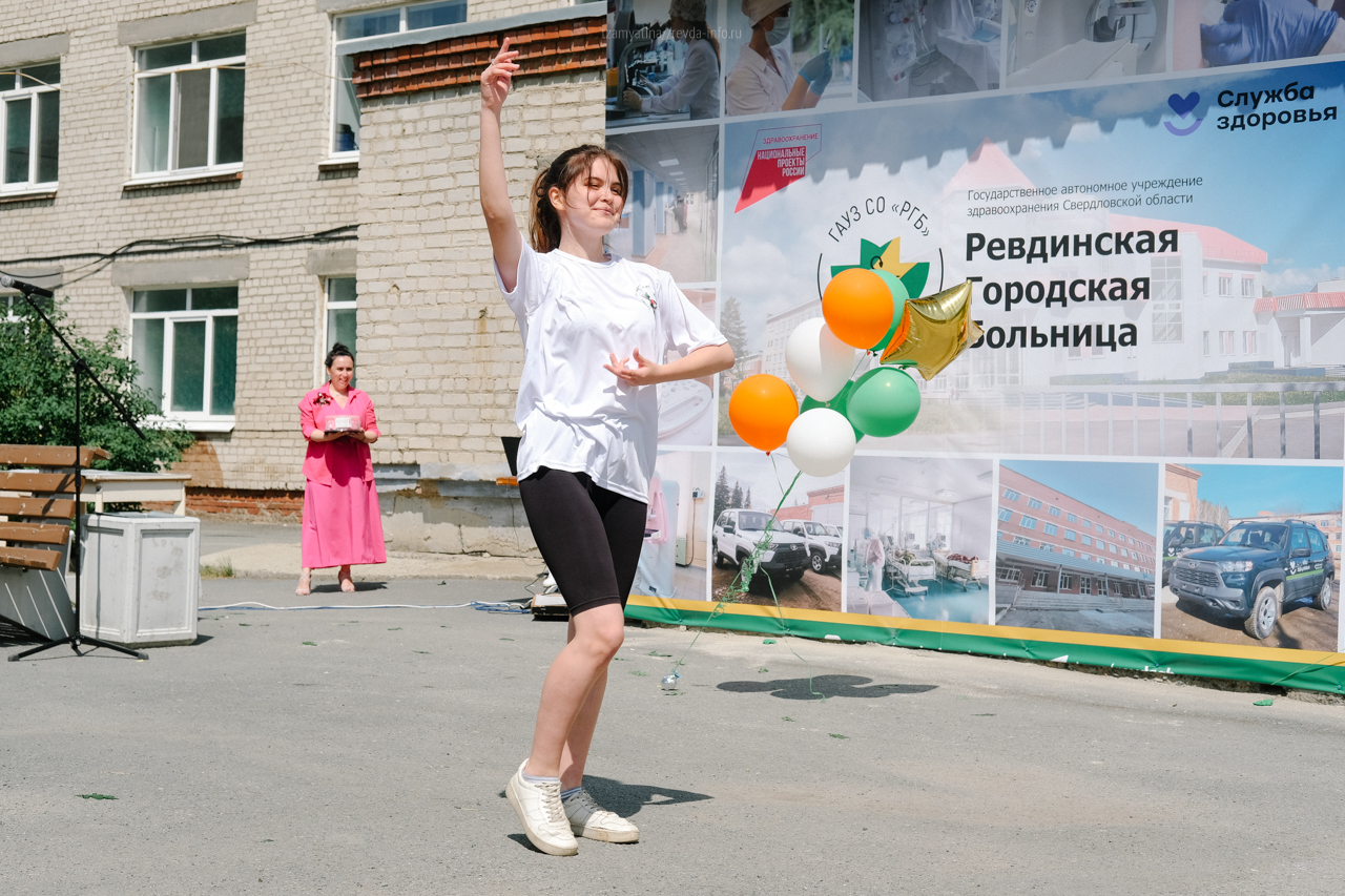 Полсотни медиков Ревды наградили на рабочем месте. В честь  профессионального праздника! — Ревда-инфо.ру