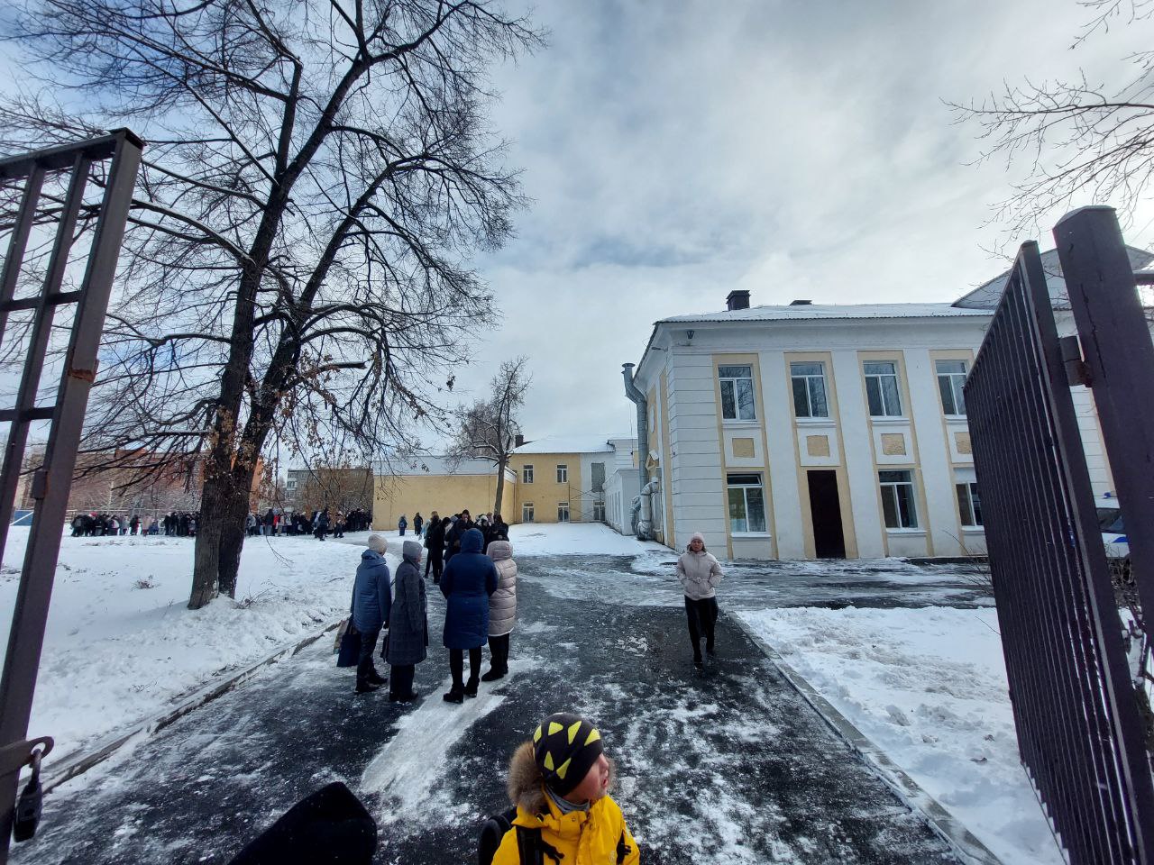 В Ревде эвакуировали школу №29 после сообщения о «минировании» — Ревда -инфо.ру