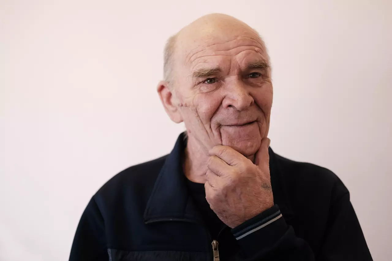 Ревдинца, который спас школьника из ледяной воды, наградили медалью МЧС ...