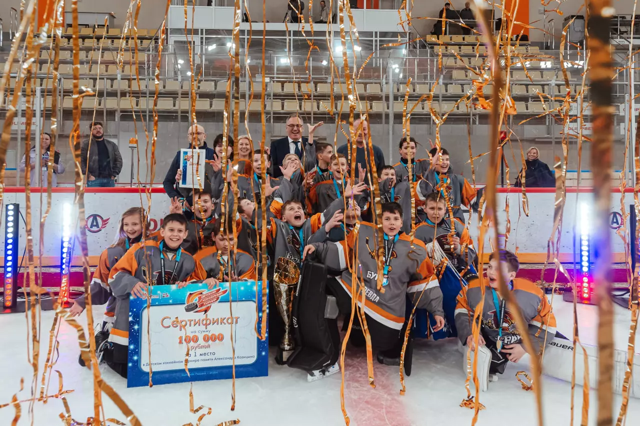 Ревдинский хоккейный клуб «Буран» выиграл 100 000 рублей в турнире памяти Александра Козицына