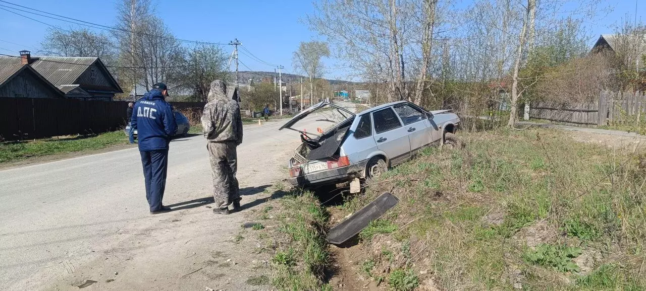В Дегтярске в автоаварии пострадал 13-летний пассажир: машина перевернулась
